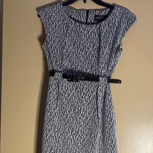 Women’s 6p Connected B/W Dress with belt size 6p